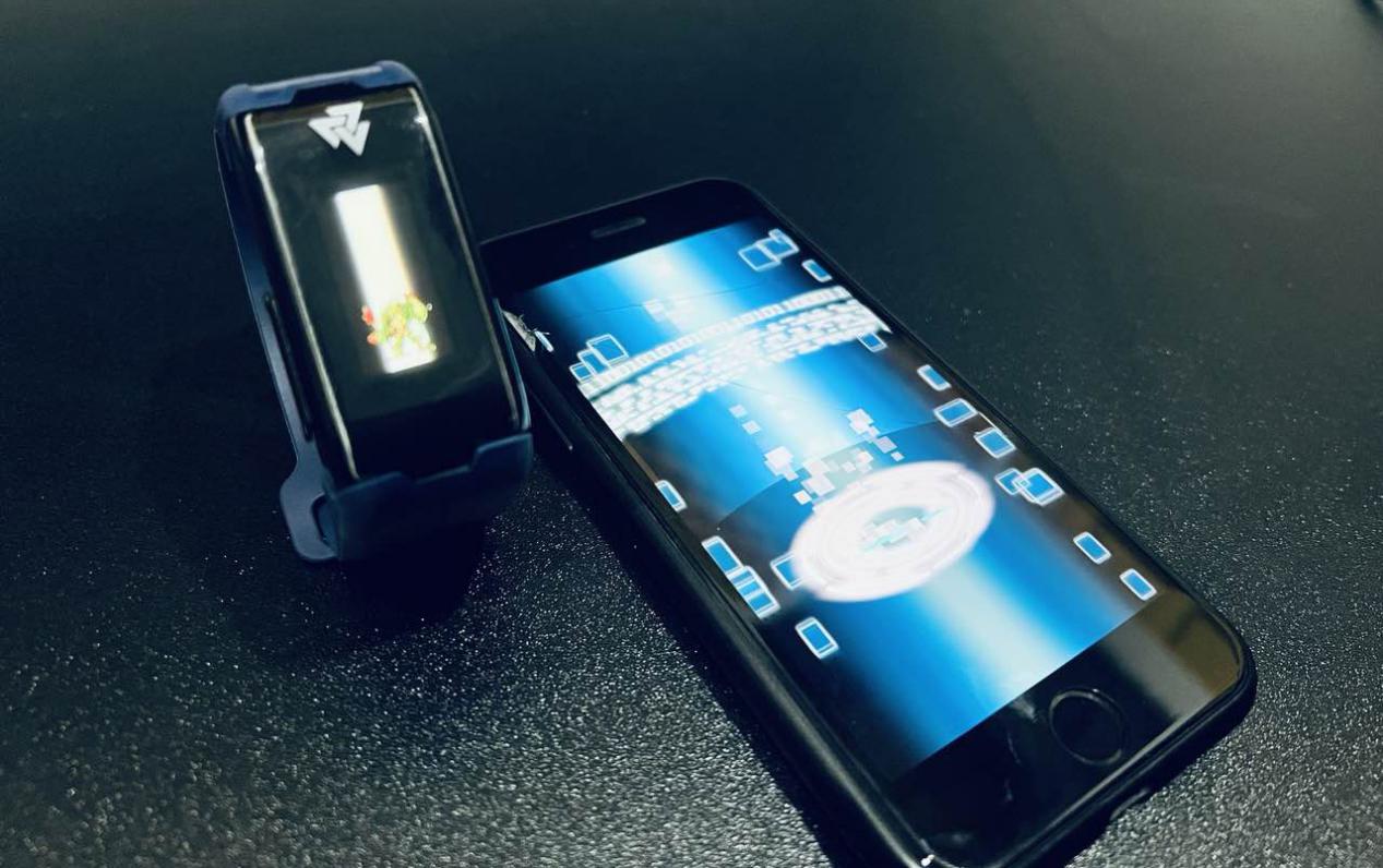 《数码宝贝》生命手环V评测：大人也能玩电子宠物吗？